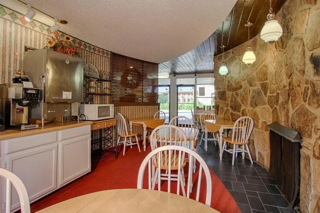 Photo - River Edge Inn