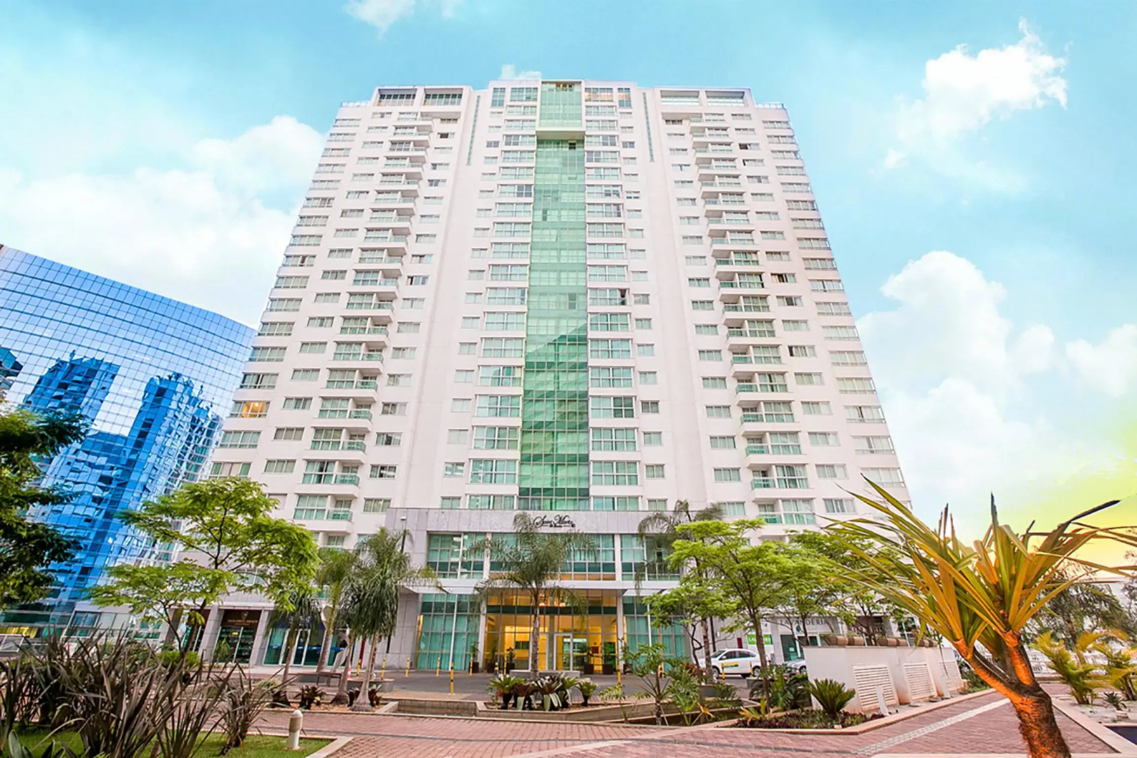 Photo - Saint Moritz Hplus Express