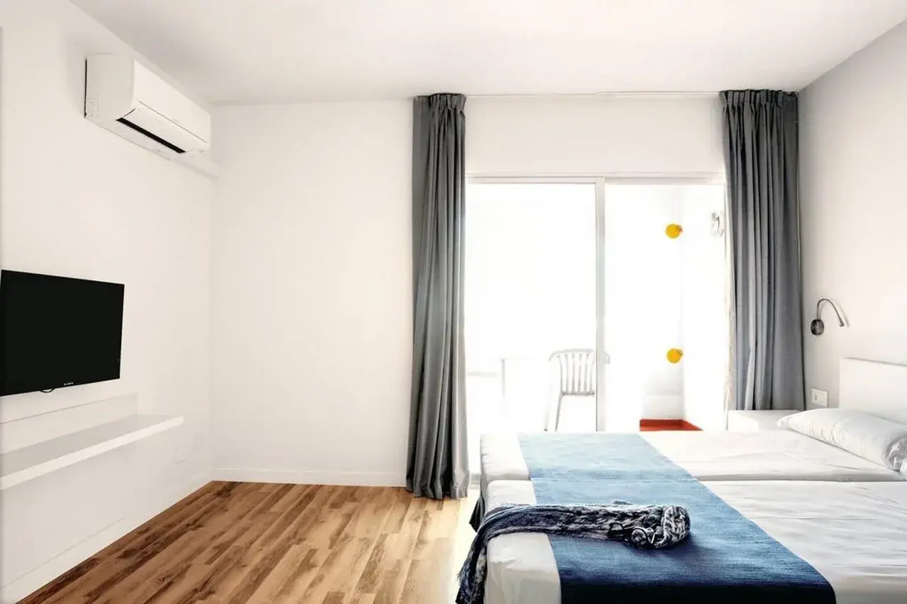 Photo - Caramelo Marina Calan Bosch - Adults Only