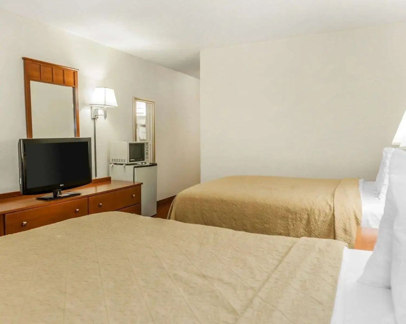Photo - Baymont by Wyndham Indianapolis East
