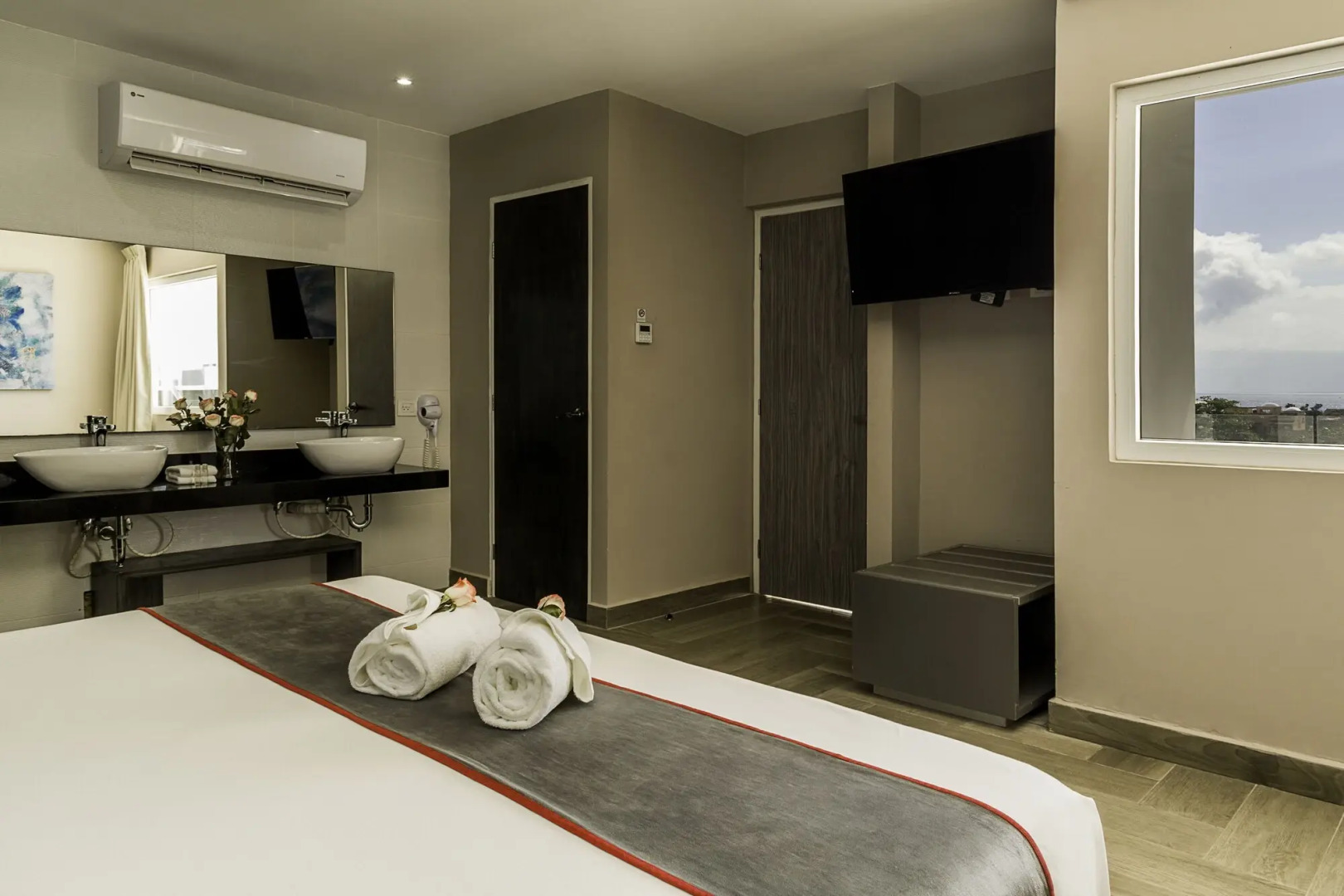 Photo - Illusion Xpress I Attraction Hotel Deluxe