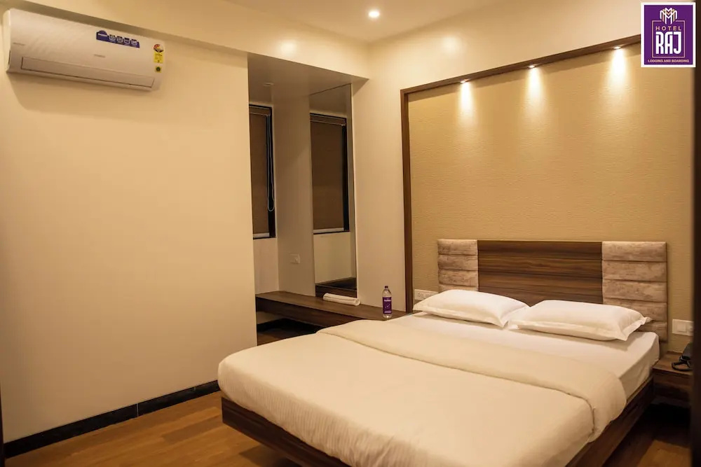 Hotel Raj Lodging &Boarding