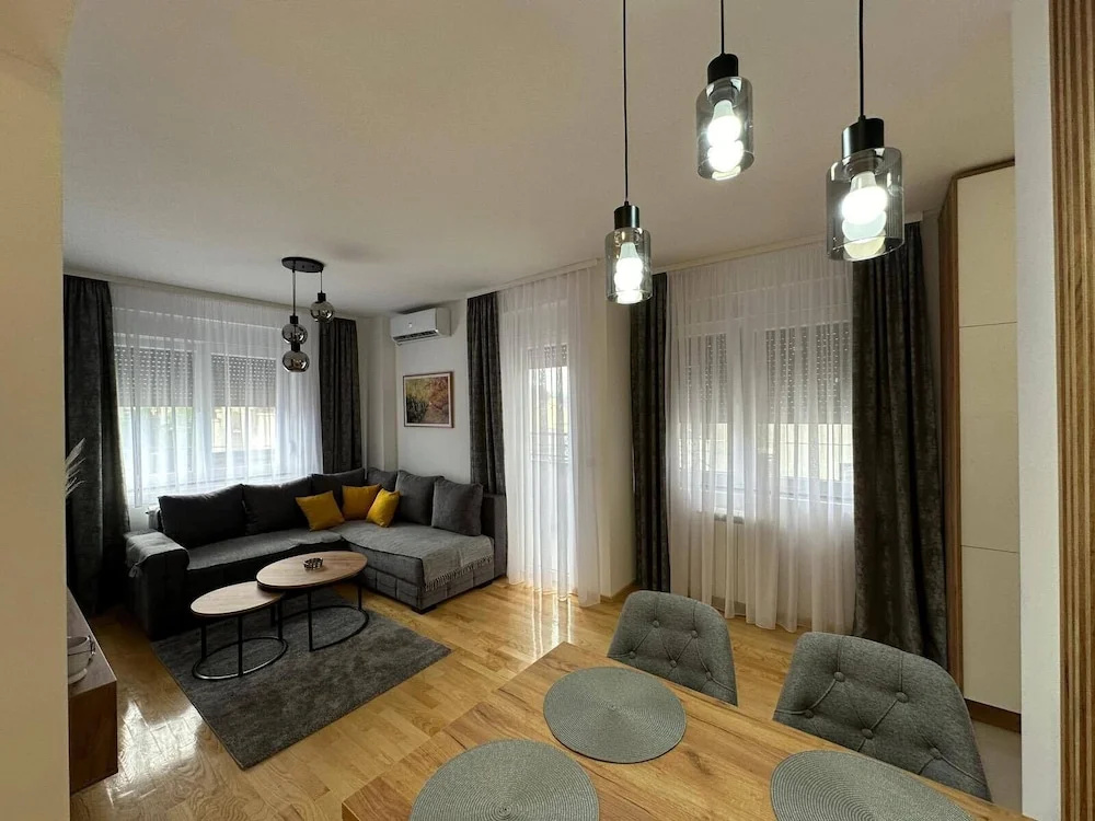 I&I 3 Bedrooms Apartment I