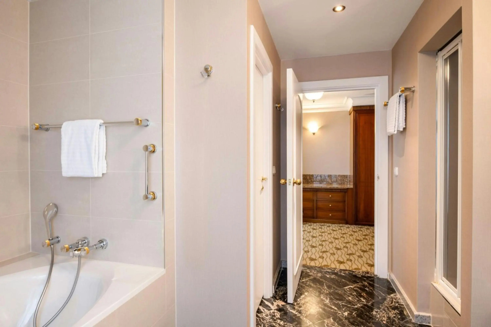 Photo - Renaissance Brussels Hotel