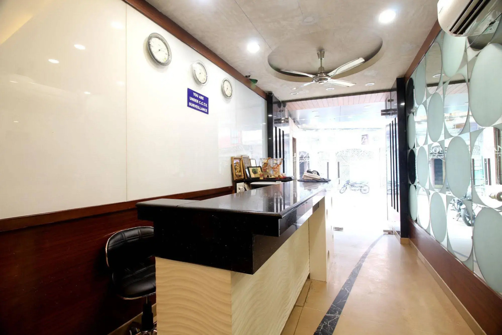 Photo - Hotel Vanson Villa, City Centre - With Free Airport & Train Station Pickup