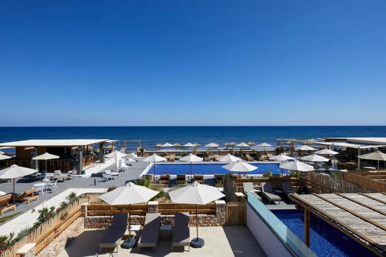 Foto - Sea Breeze Santorini Beach Resort, Curio Collection Hilton