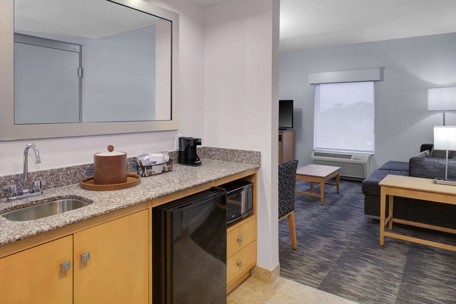 Photo - Hampton Inn & Suites Sarasota/Bradenton-Airport, FL