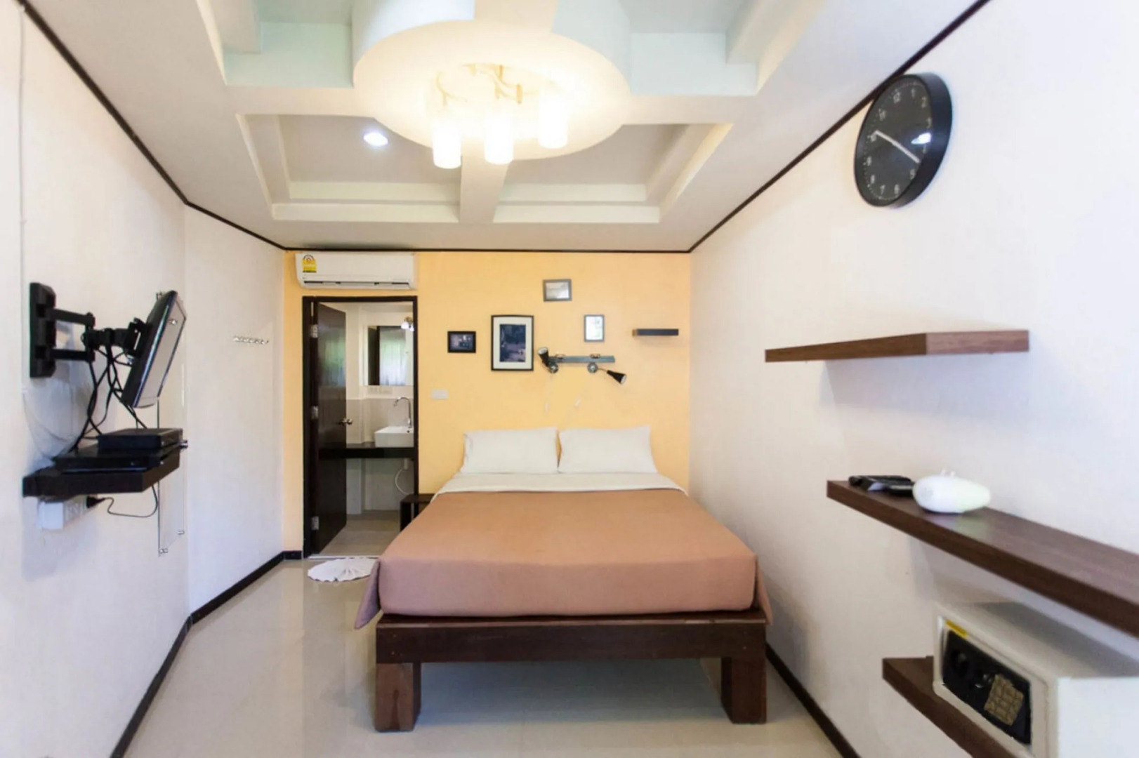 Photo - The Reef Hotel & Studios