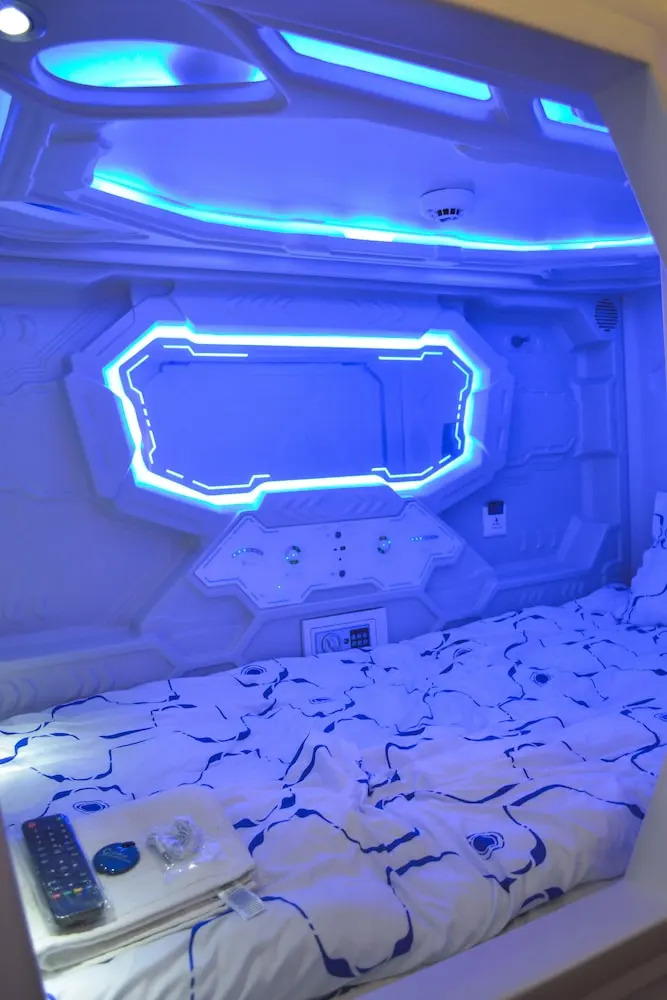 Foto - Cosmos Capsule Hub London