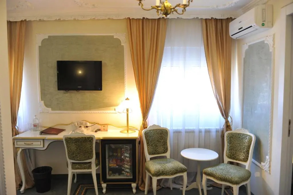 Photo - Queen's Astoria Design Hotel