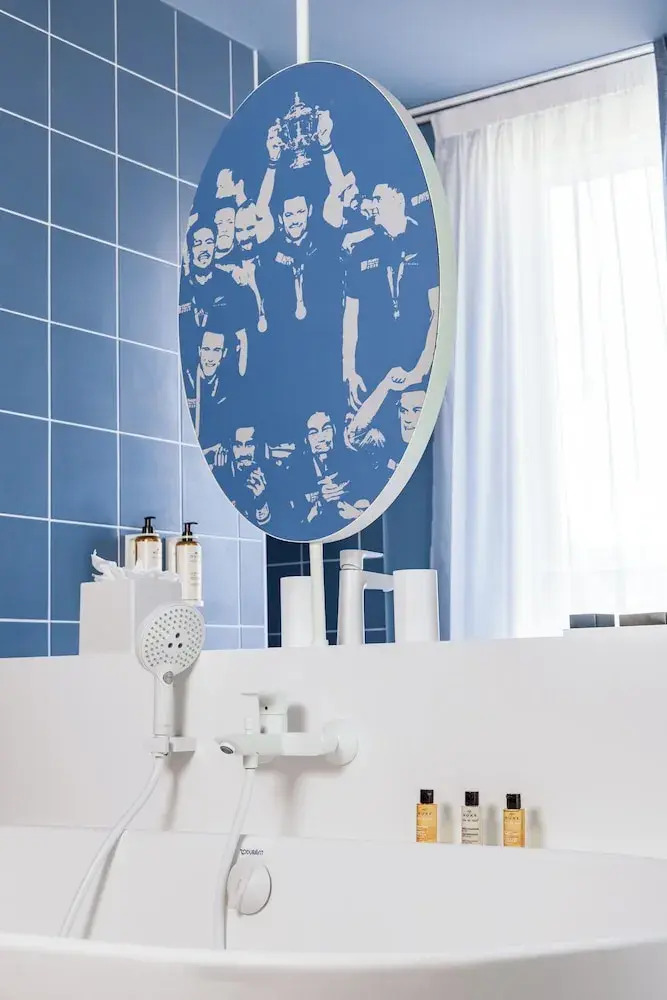 Photo - The Ruck Hotel