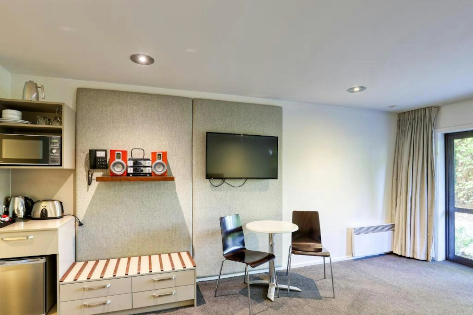 Photo - Garden Court Suites And Apartments