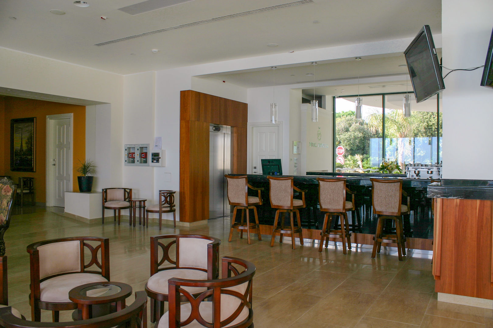 Photo - Royal Princess Hotel