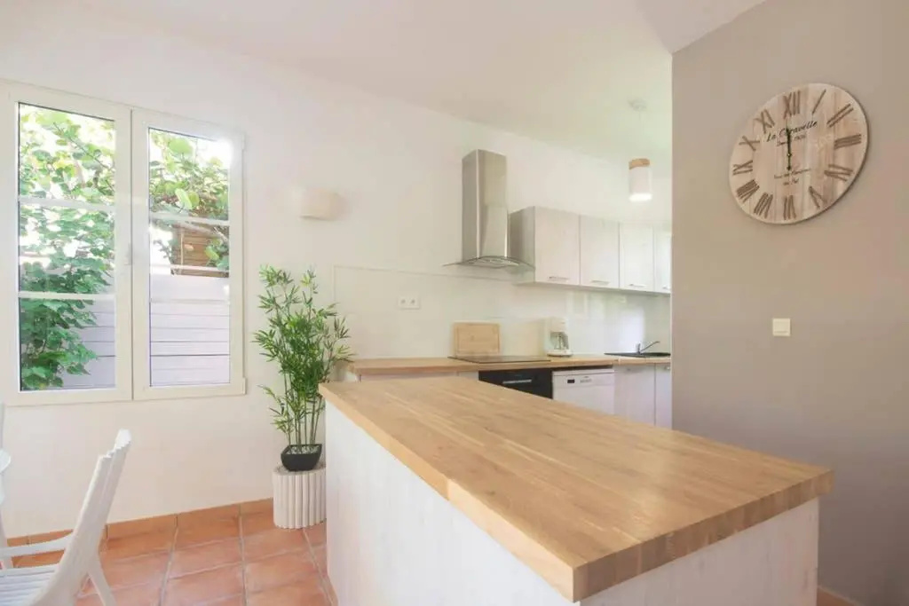 AQUAMARINE, 2 bedroom beach house and private pool, Orient beach!
