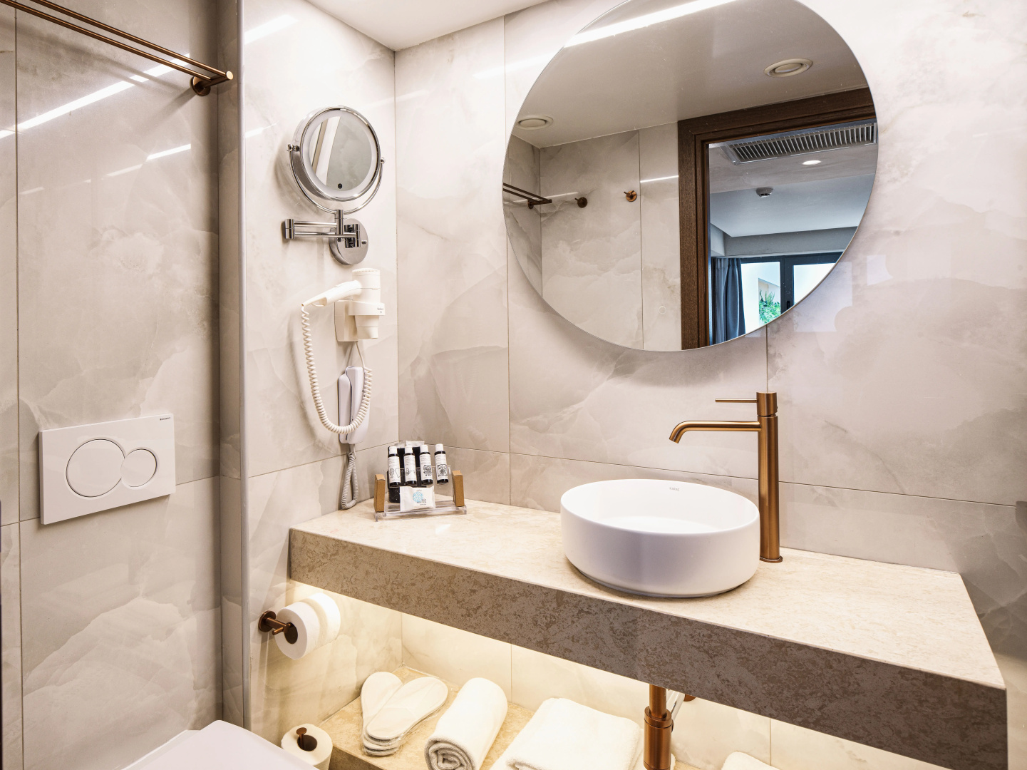 Photo - Leonardo Hotel Athens City Center