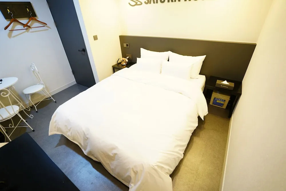Photo - Saturn Hotel
