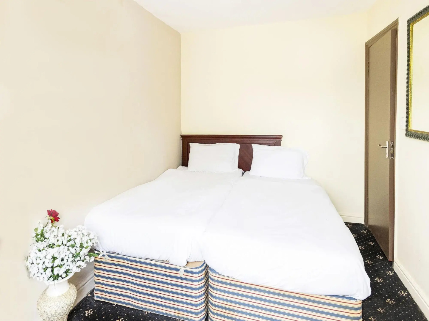 Photo - Old Oak Tree Inn