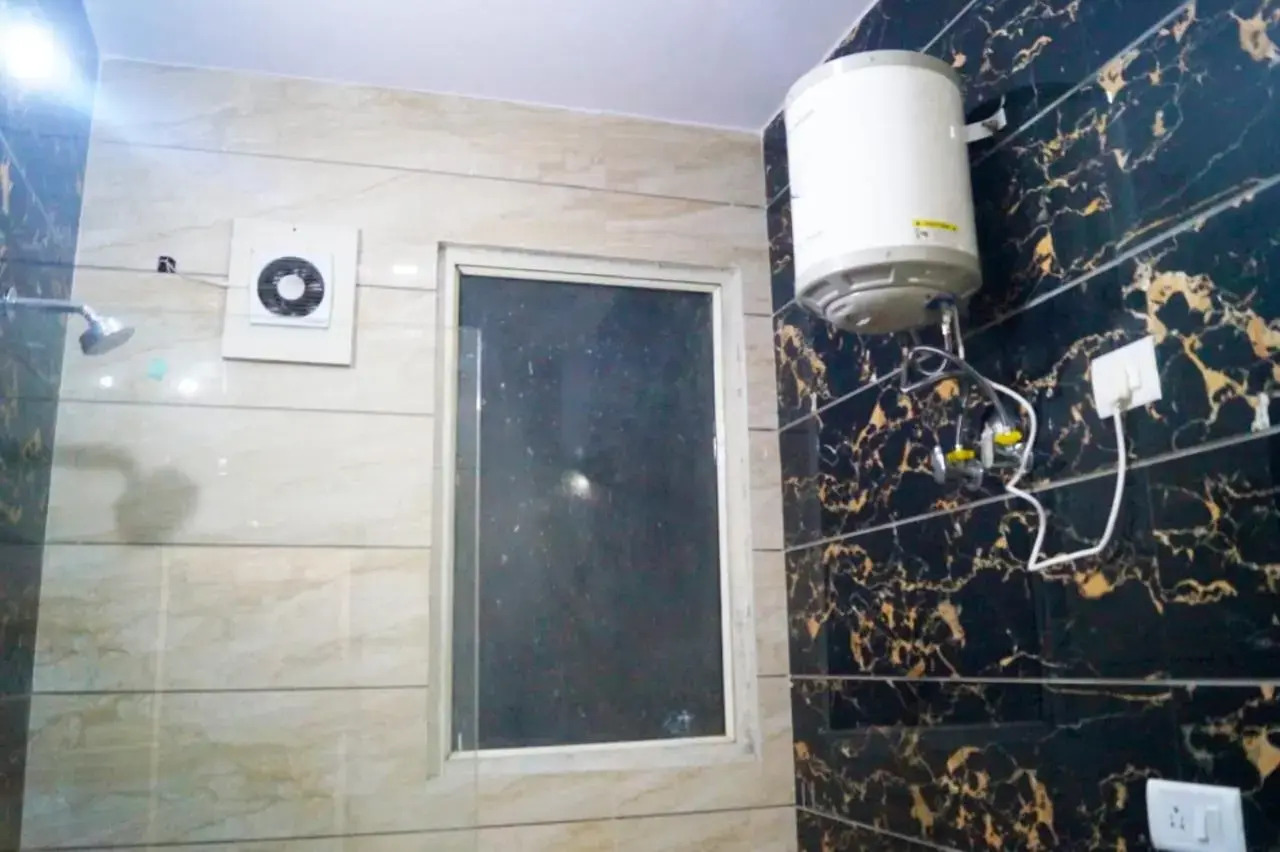 Photo - Hotel De Hocks Deluxe - New Delhi Railway Station