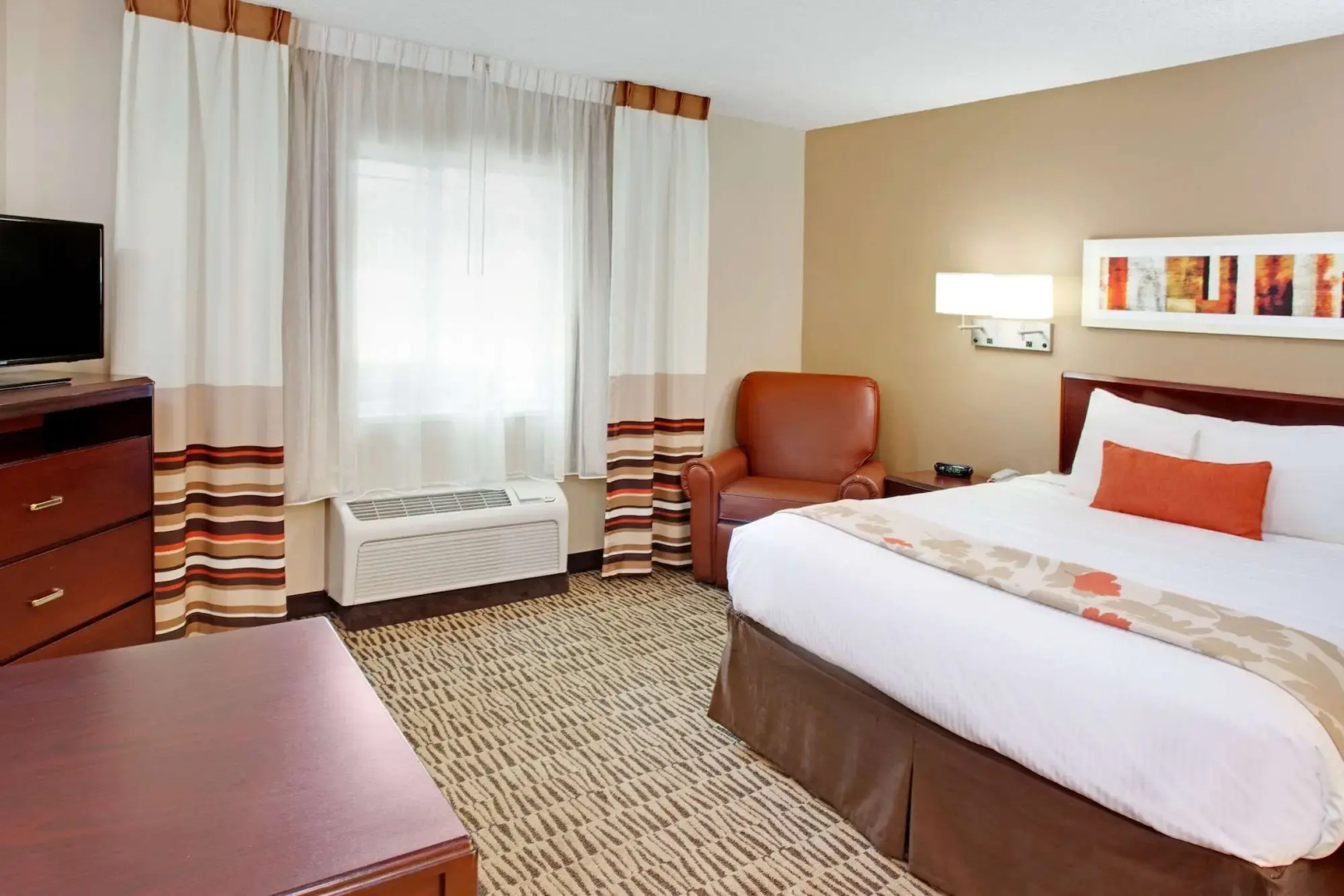 Foto - Suburban Studios Charlotte – Executive Park