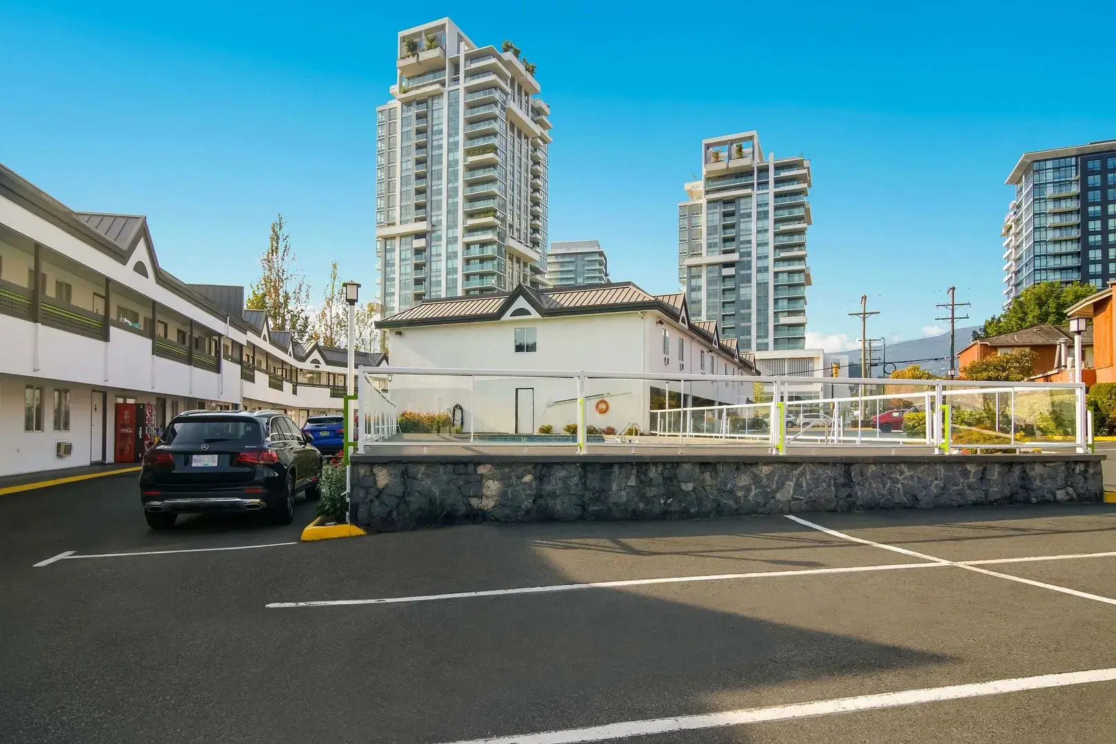 Photo - North Vancouver Hotel