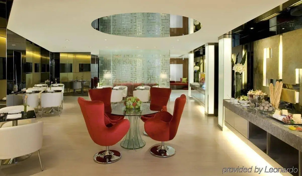 Photo - Regal Oriental Hotel