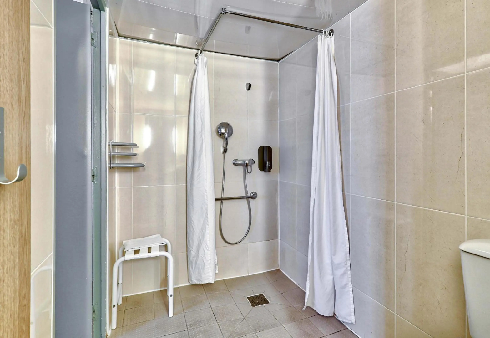 Foto - B&B HOTEL Clermont-Ferrand Le Brézet Aéroport