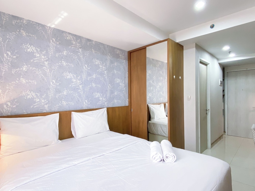 Good And Comfy Studio At Azalea Suites Apartment