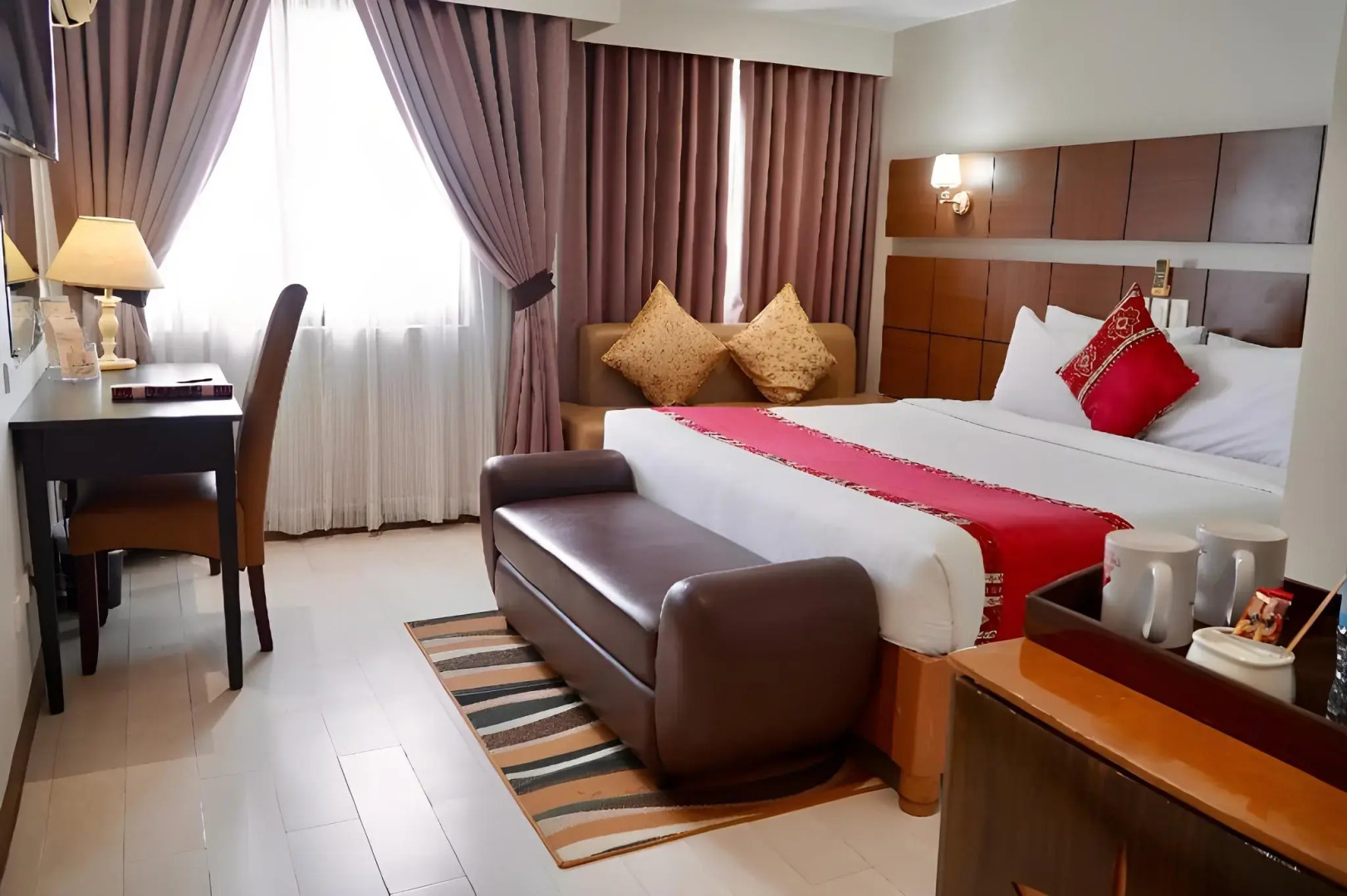 Foto - The Pinnacle Hotel and Suites