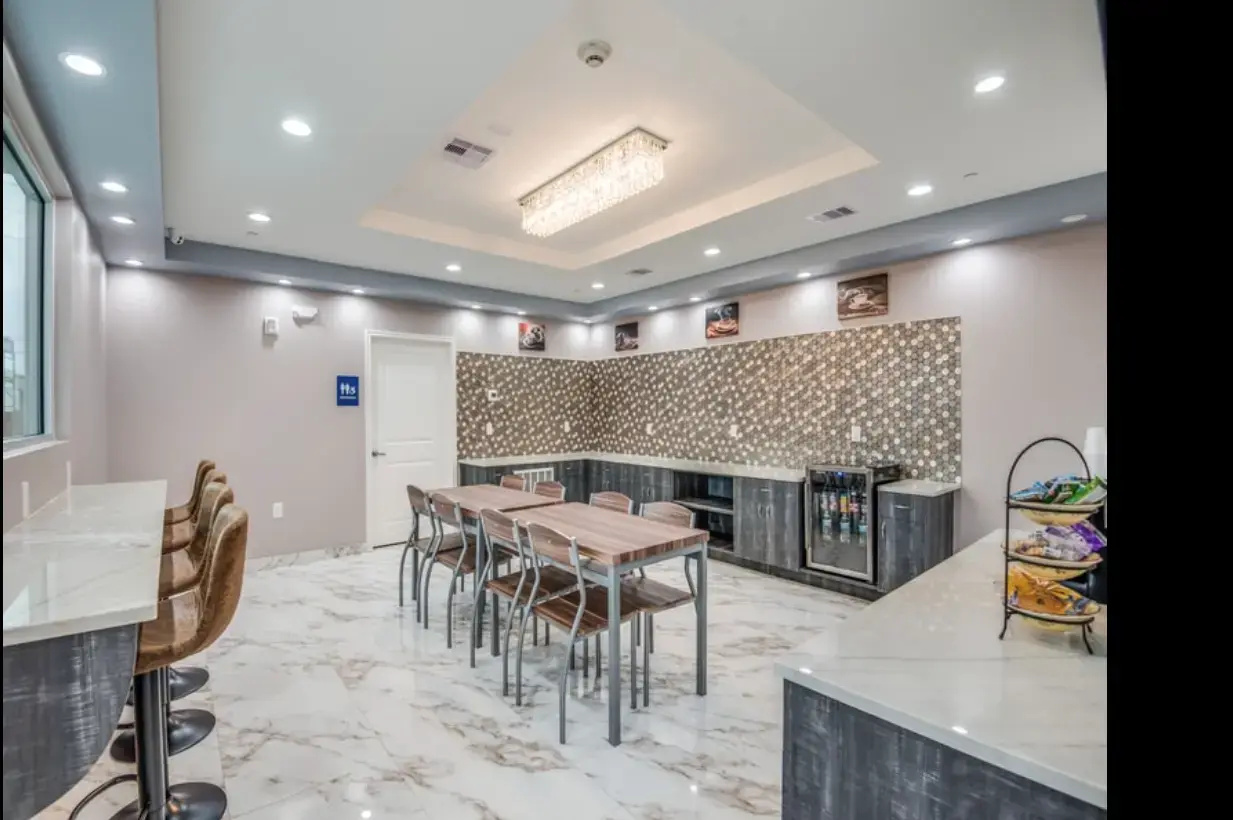 Foto - Americas Best Value Inn & Suites Houston at Hwy 6