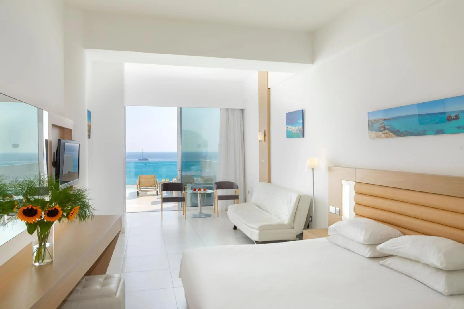 Photo - Vrissaki Beach Hotel