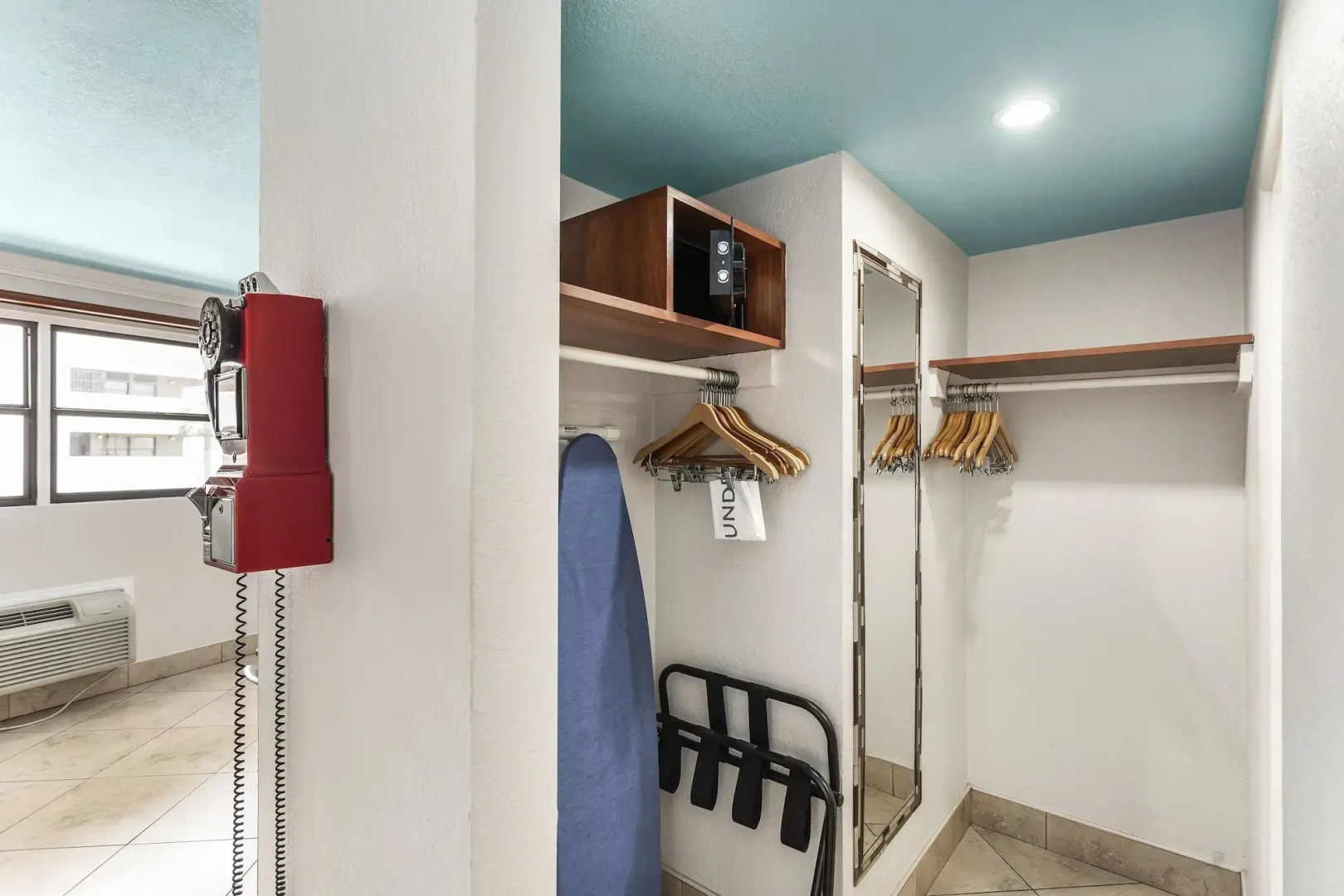 Photo - Plaza Beach Hotel - Beachfront Resort