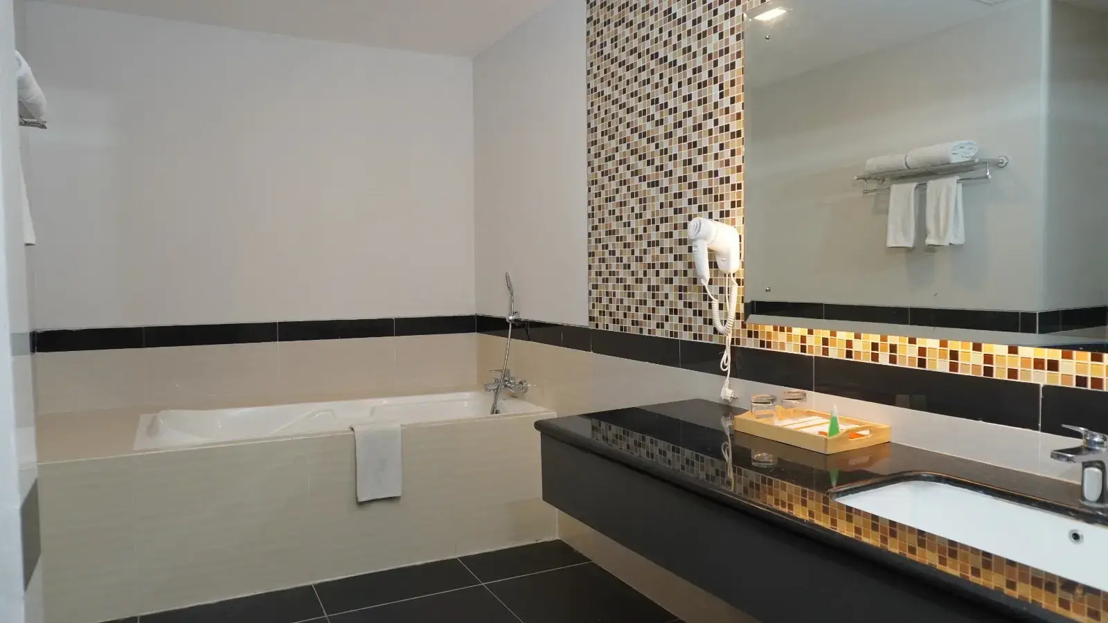 Foto - Cavinton Hotel Malioboro Yogyakarta by Tritama Hospitality