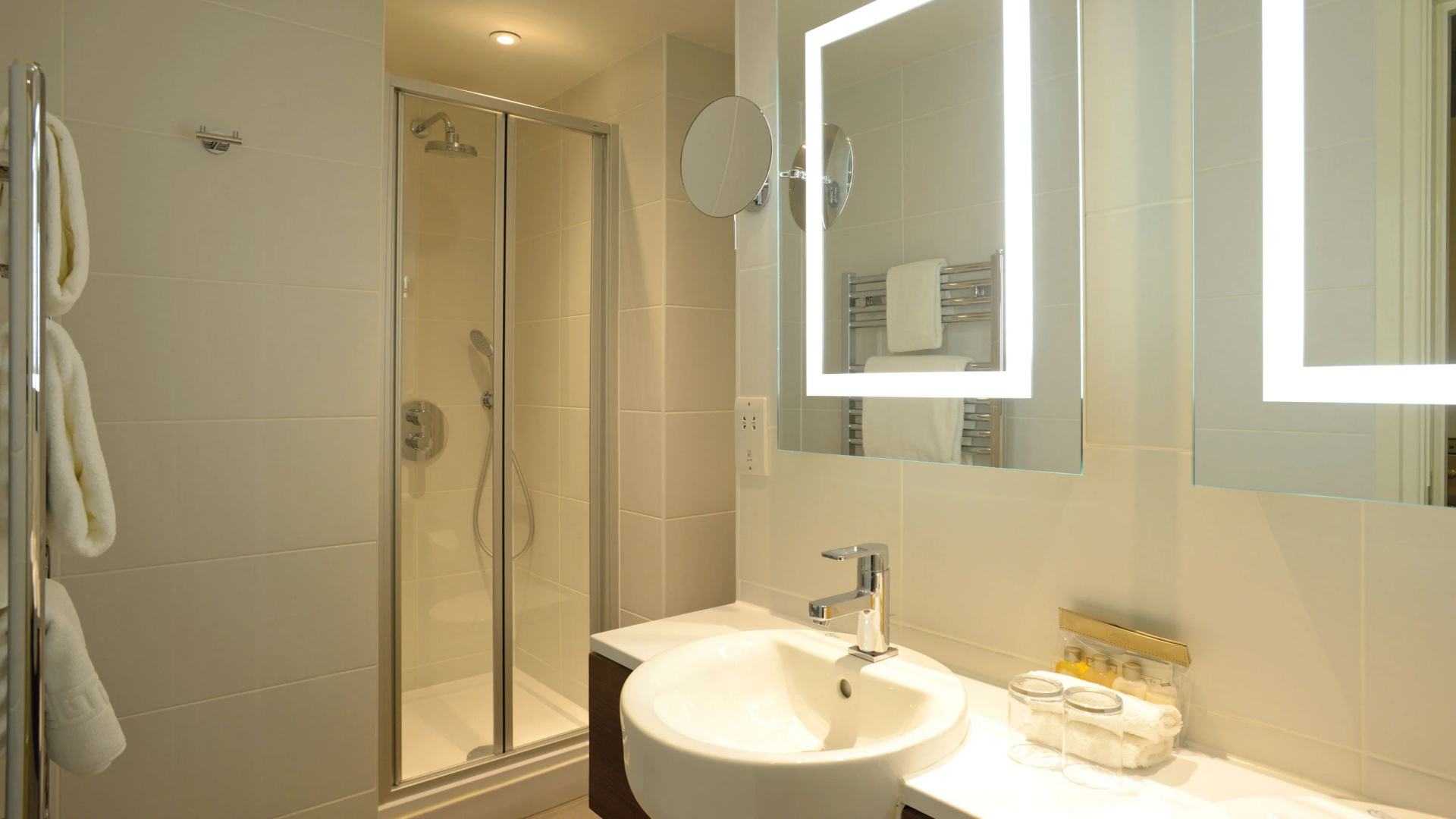 Photo - The Lensbury Resort