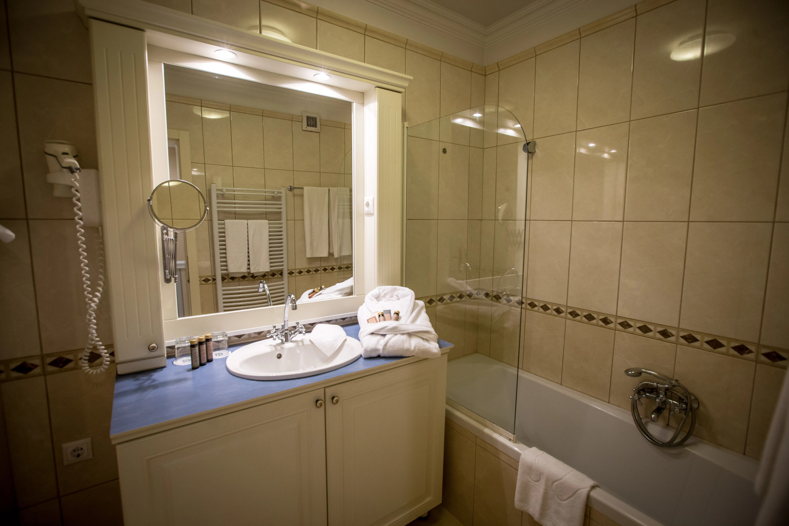 Foto - Queen's Court Hotel & Residence