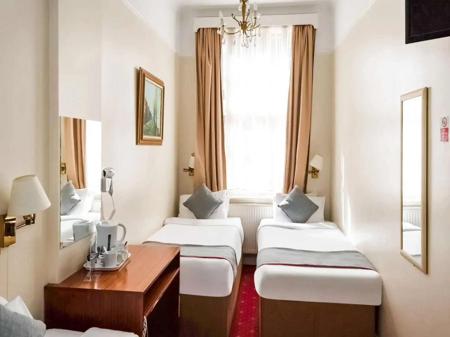 Foto - St George's Hotel