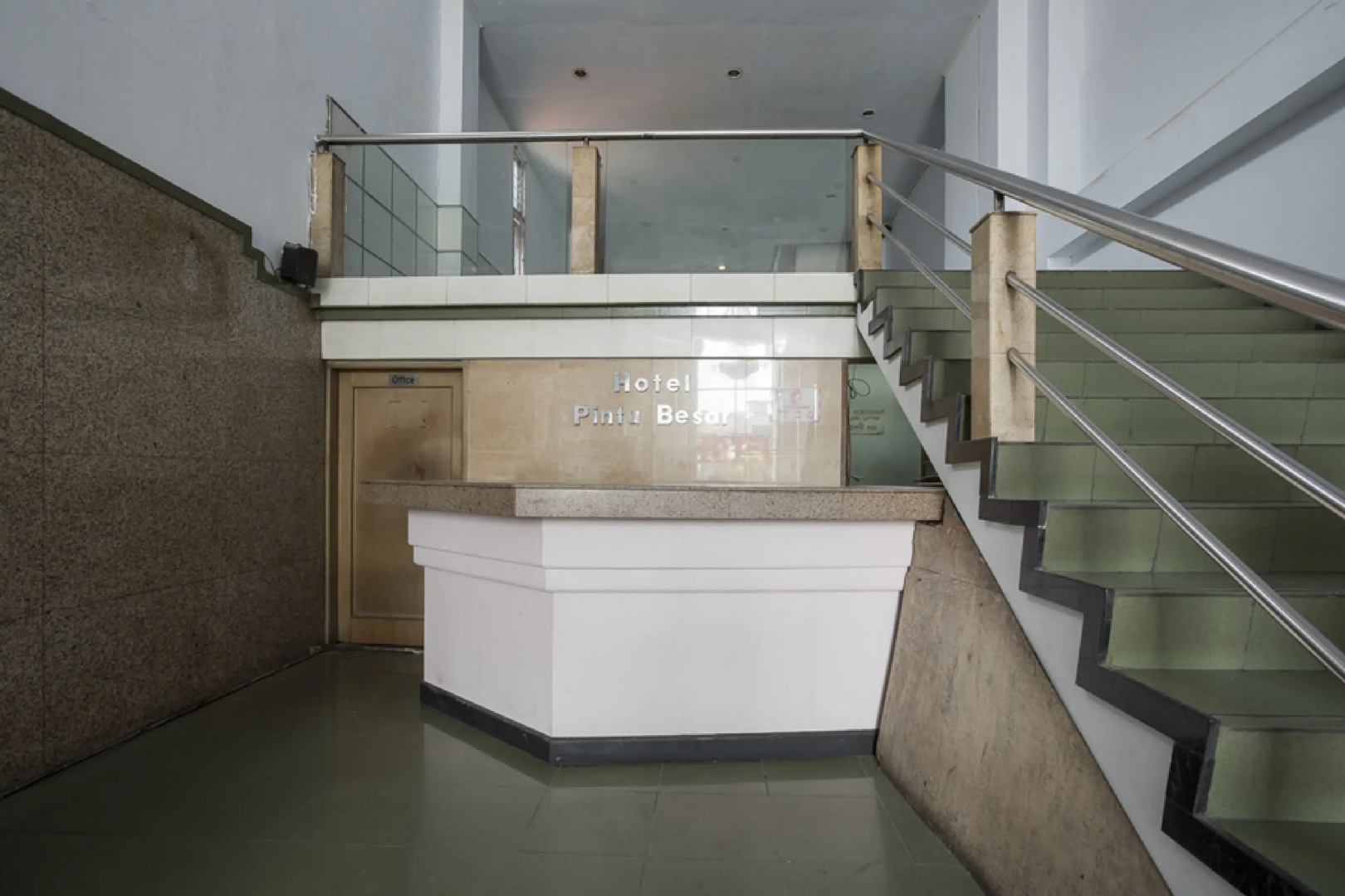 Photo - RedDoorz Plus near Jakarta Kota Station