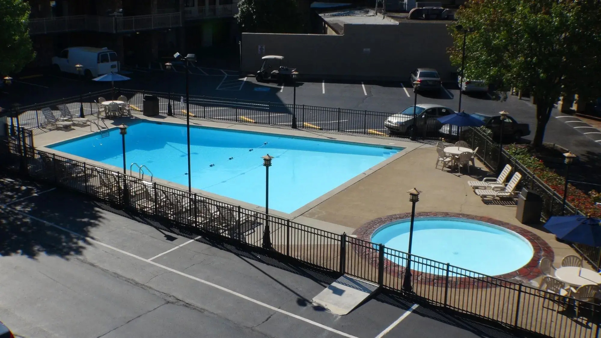 Foto - Crossroads Inn & Suites