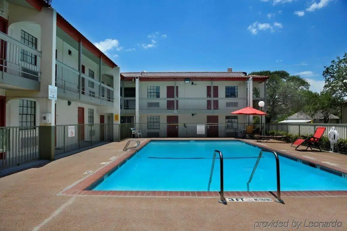 Photo - Red Roof Inn North Dallas - Park Central