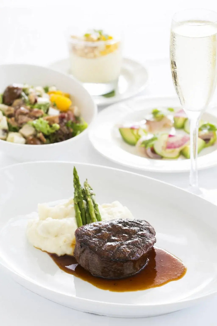 Photo - Moana Surfrider, A Westin Resort & Spa, Waikiki Beach