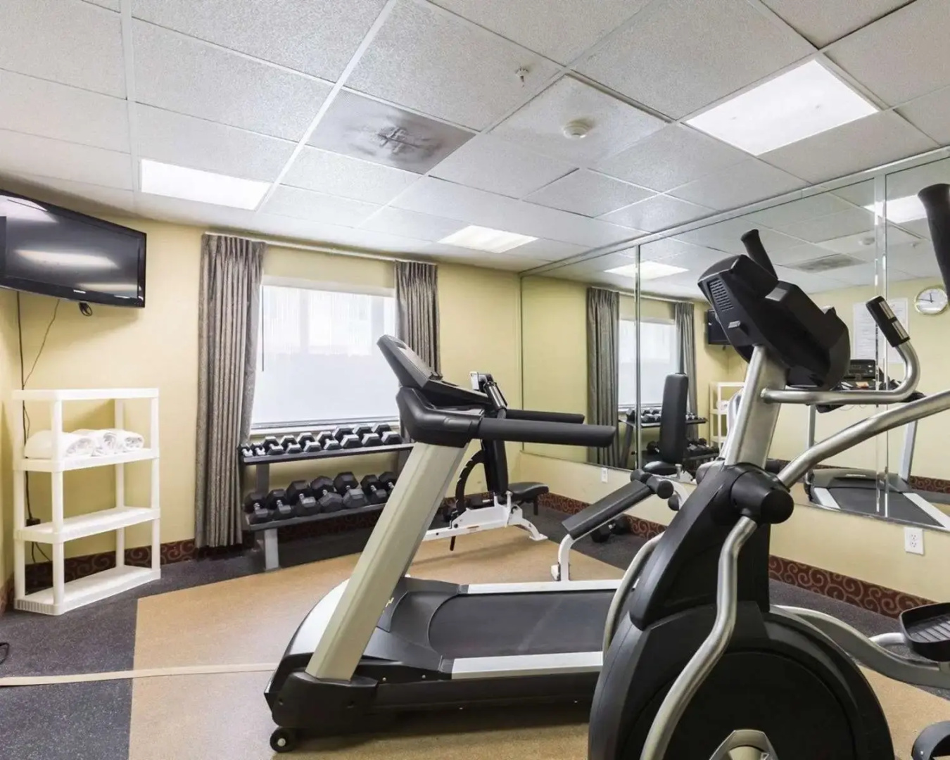 Foto - Econo Lodge Inn & Suites East