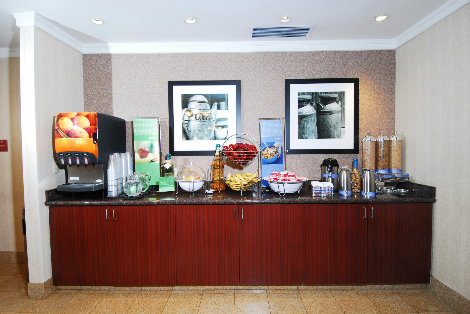 Photo - Hampton Inn by Hilton Boston/Cambridge