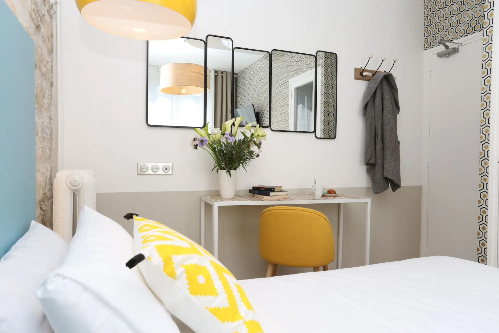 Photo - Le Regent Montmartre by Hiphophostels