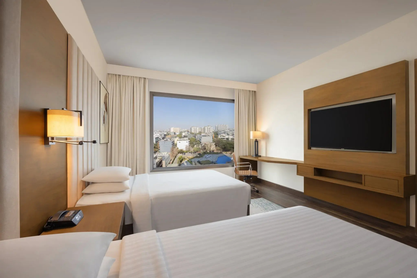 Photo - Courtyard by Marriott Gurugram Downtown