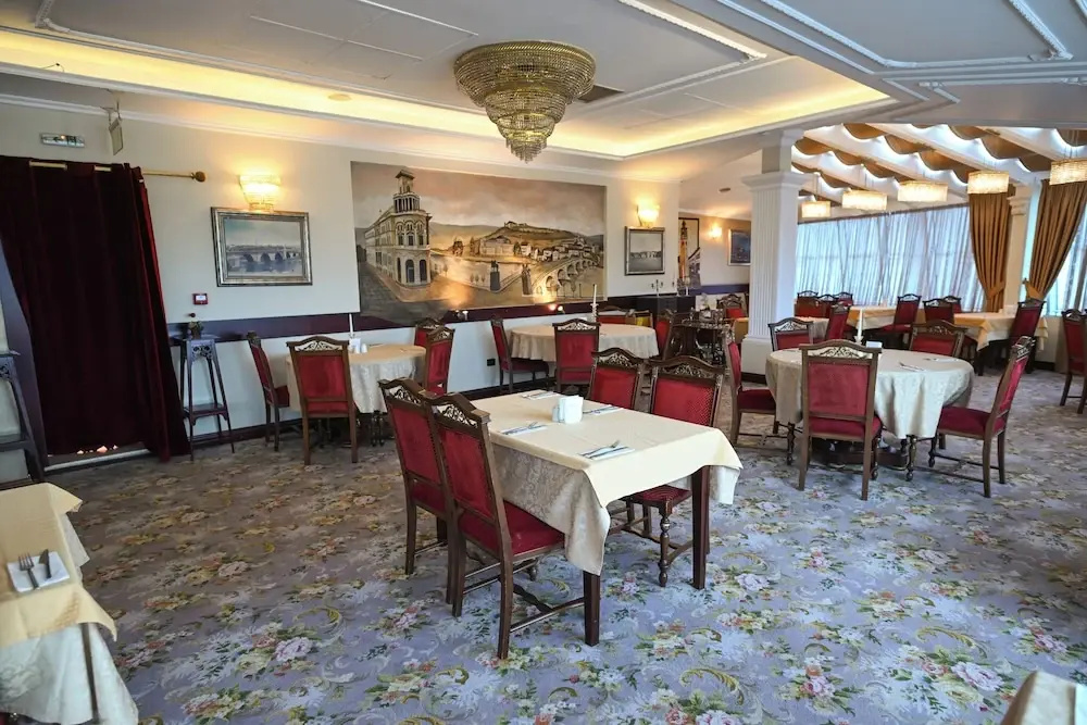 Photo - Stone Bridge Hotel