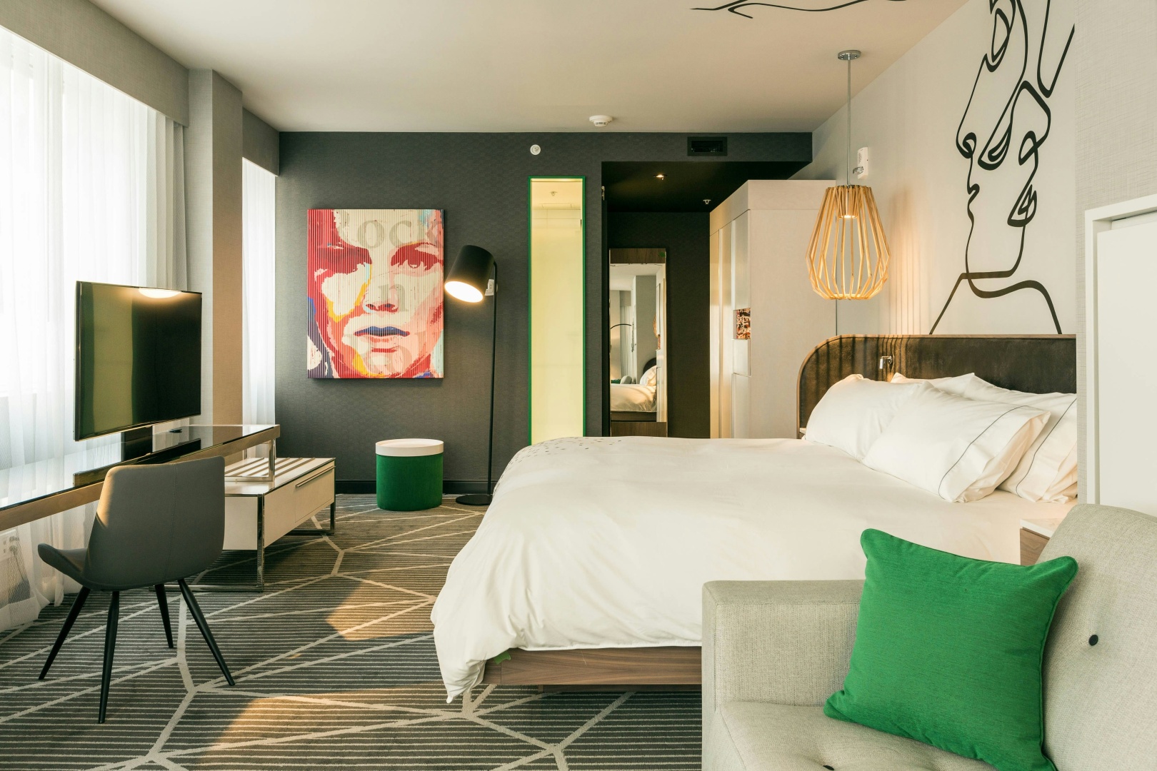 Photo - Renaissance Montreal Downtown Hotel