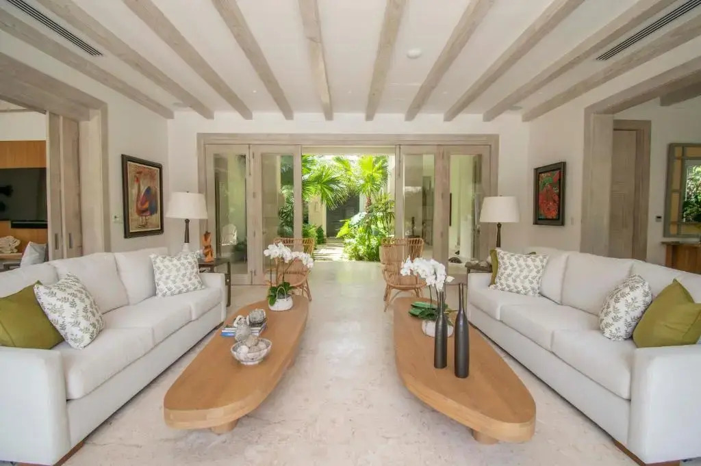 Foto - Stylish fully-staffed villa near beach and lagoons in exclusive golf resort