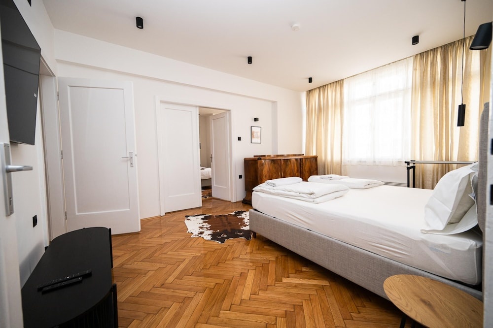 Design 150m2 Three-bedroom Apartment - Main Street