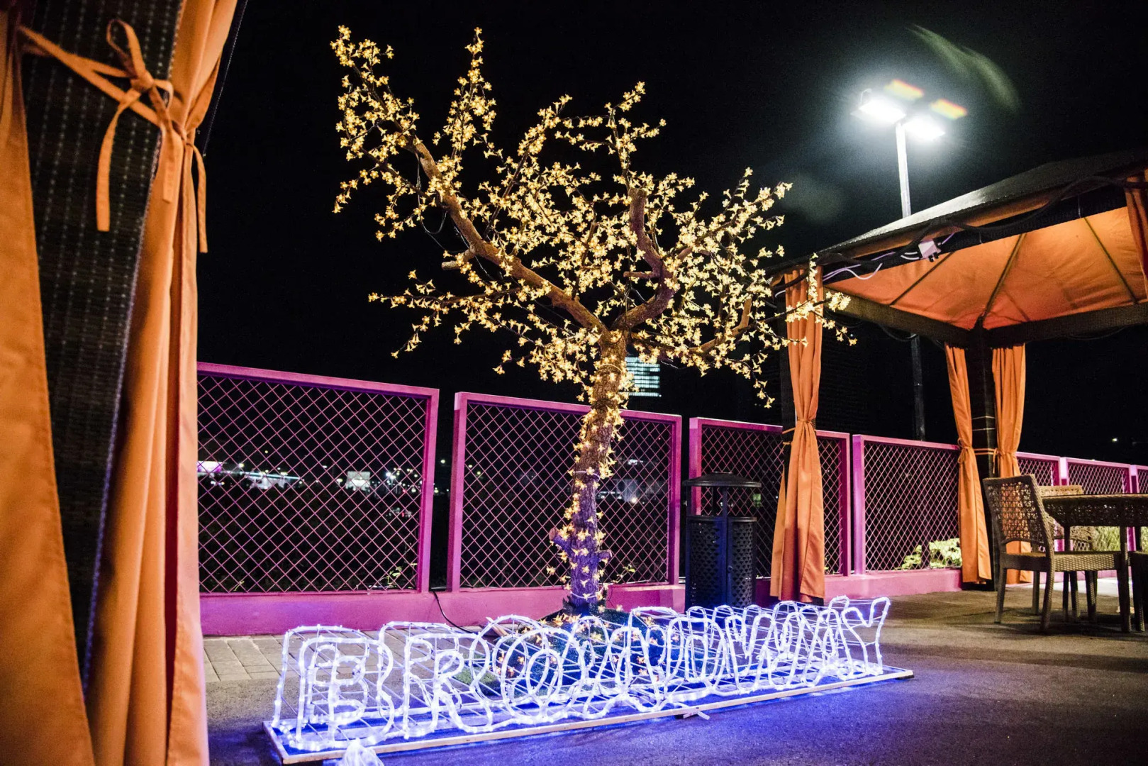 Foto - Broadway Hotel