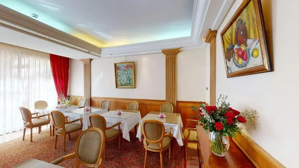 Photo - Sun Riviera Hotel