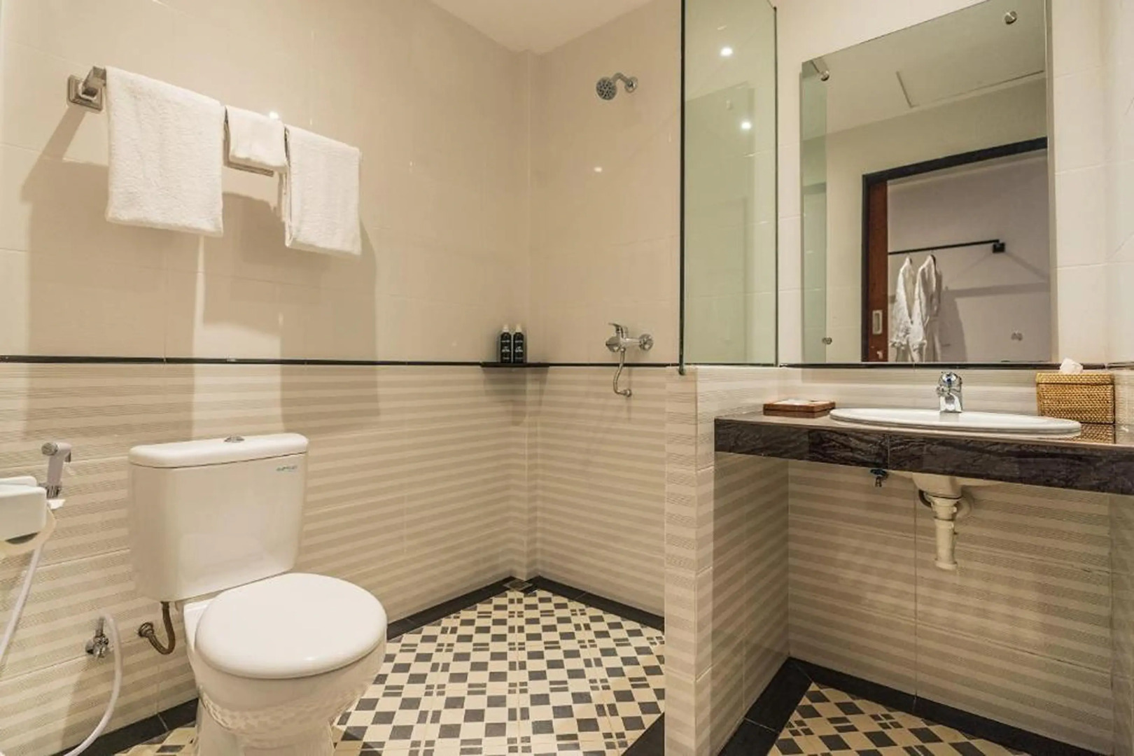 Foto - Suka Beach Inn